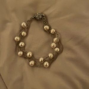 Elegant Twisted Pearl Bracelet